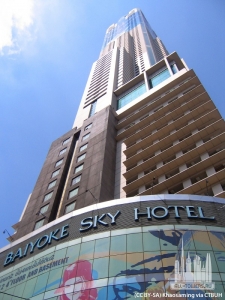 baiyoketowerii_ext-lookingup_(cc__by-sa)khaosaming