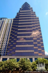 100congressavenue_ext-lookingupside_(cc-by-sa)lonestarmike