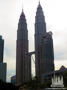 petronastowers_ext-overalldistant_(c)tansri__muliani