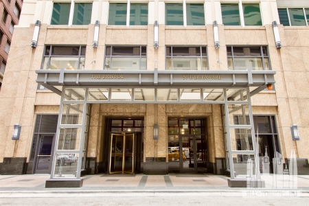 ct-chicago-condo-in-the-bristol-825000-20170725