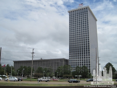 clarktower_ext-side_(cc-by)tomasrmachnitzki