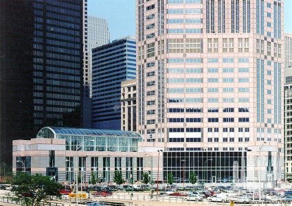 311southwackerdrive_exterior-entrance_(c)kpf