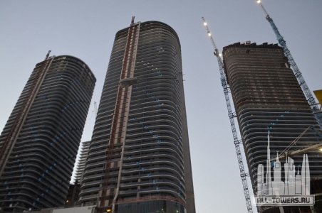 brickellheights_complex-con-lookingup_(public__domain)