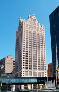 100eastwisconsinmke_ext-overall_(cc-by-sa)dori