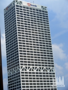 US_Bank_Center_(Milwaukee)_Wisconsin's_tallest_building_-_panoramio
