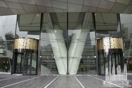 guangzhouifc_ext_entrance_(c)terrimeyerboake