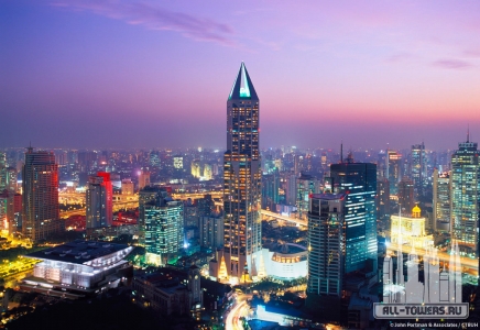 tomorrowsquare_ext-nightcontext_(c)johnportman