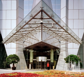 tomorrowsquare_ext-towerentrance_(c)michaelportman