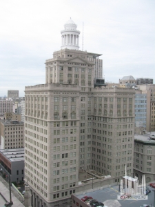 New_Orleans,_Louisiana_building_from_Hilton_New_Orleans