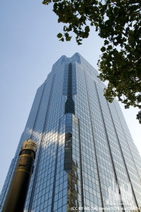 onekansascityplace_ext-lookingup_(cc-by-nc-sa)cindyt7070