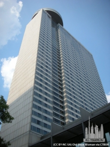 hyattregencycrowncenter_ext-lookingup_(cc-by-nc-sa)old__shoe__woman