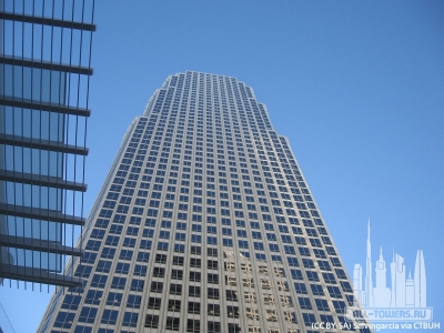 777tower_ext-lookingup2_(cc__by-sa)selvingarcia