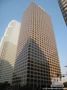 ernstyoungplaza_ext-lookingup_(cc__by-sa)minnaert