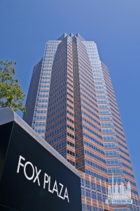 foxplaza_ext-lookingup_(public_domain)