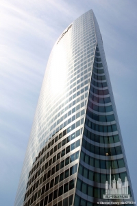 touredf_ext-lookingup_(c)stevenhenry