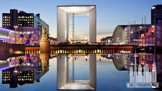 la-grande-arche-la-defense-paris-france