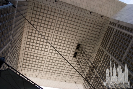 la-grande-arche_ext-lookingup_(c)stevenhenry