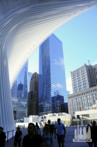 World_Trade_Center_station_and_7_World_Trade_Center_-_2016_-_3