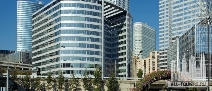 carousel_D_fense_Plaza_2