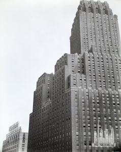 barclay-veseybuilding_ext-lookingup-1935_(public_domain)