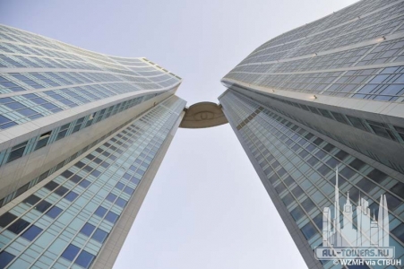 2015-06-09-13-28-22_nationtowers-complex_ext_skybridge_(c)wzmh