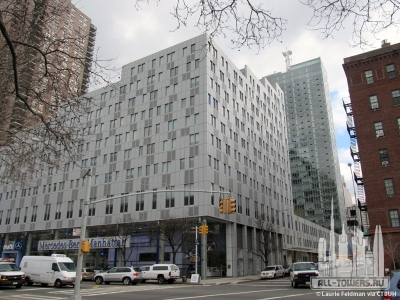 mercedeshouse_ext-corner_(c)lauriefeldman