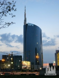 1200px-Unicredit_Tower_(Milan)_03