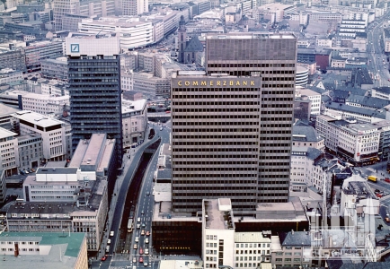 l2_v355300_958_992_685-4