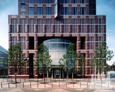 messeturm_exterior-mainentry_(c)murphyjahn