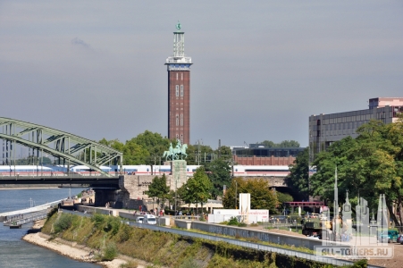 koeln-deutz-messeturm-mit-teil-hohenzollernbruecke-22416