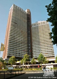 uni-center_ext-lookingup_(cc__by-sa)gudrun__velten