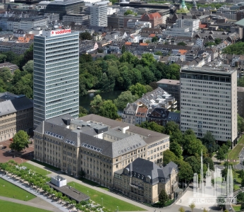 Düsseldorf,_Vodafone-Hochhaus,_2011-08_CN-01