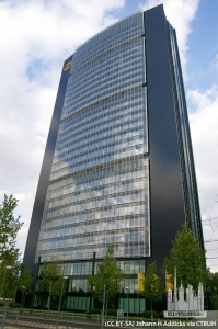 arag-tower_ext-lookingup_(cc__by-sa)johann__h__addicks