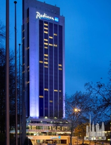 radisson-blu-hotel-by-night-690x900jpg