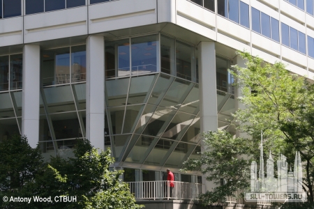 200wacker_groundlevel_aw