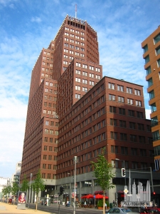 Berlin_-_Potsdamer_Platz_-_Kollhoff-Tower_-_Rückseite