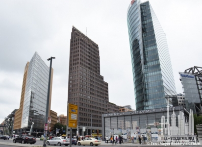 kollhofftower_ext-side_(c)terrimeyerboake