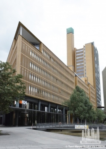 debishouse_ext-side_(c)terrimeyerboake