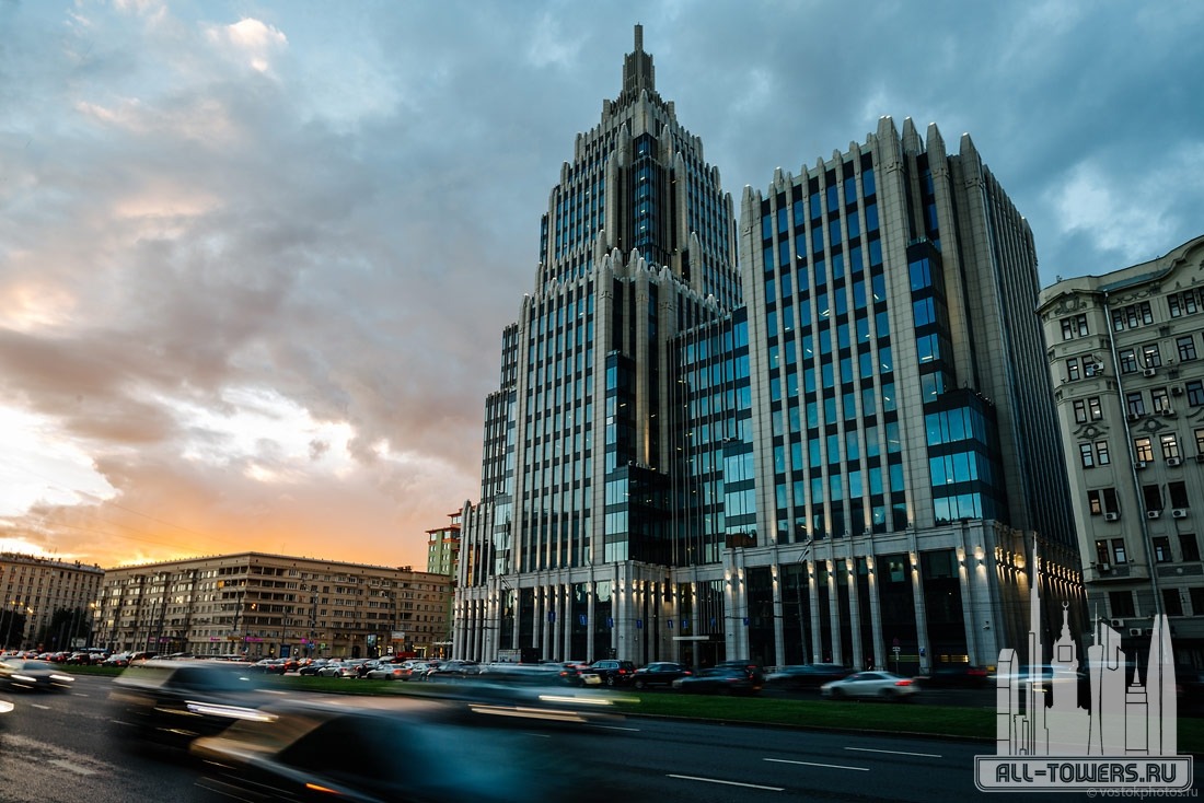 Высотка БЦ «Оружейный» (высота 165 м.) в Москве. Фотографии, описание, адрес