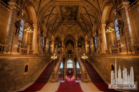 Beautiful-Inside-View-Of-The-Hungarian-Parliament-Building