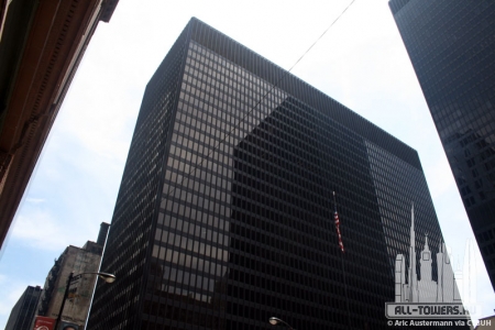 dirksenfederalbuilding_ext-top_(c)aricaustermann