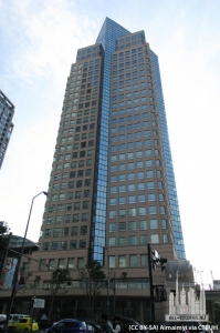 bankofyokohama_ext-lookingup_(cc__by-sa)aimaimyi
