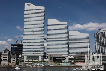 queenstowers_ext-full_(cc__by-sa)deepskyblue