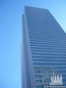 shinjukunomurabuilding_ext-lookingup_(cc__by-sa)kentin