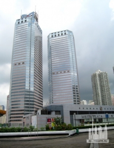 metroplaza_ext-lookingup_(cc__by-sa)wing