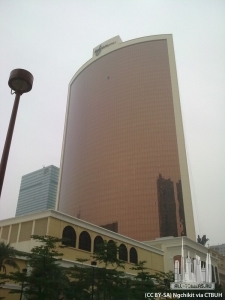 EncoreWynnMacauResort_Ext-LookingUp_(CC__BY-SA)Ngchikit