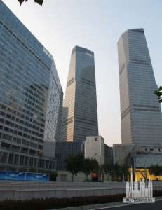 shanghaiifc_ext-overallstreet_(c)aecom