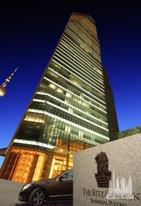 shanghaiifc_ext-southnight_(c)aecom