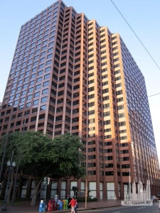 1200px-St_Charles_Ave_CBD_Poydras