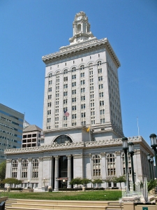 Oakland_City_Hall_(Oakland,_CA)_2